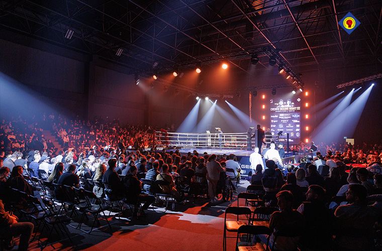 Ринг и заполненные трибуны на Chișinău Boxing Night III